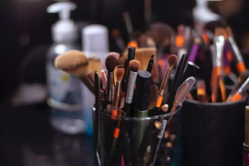 Wardrobe and Makeup Essentials for On-screen Talent